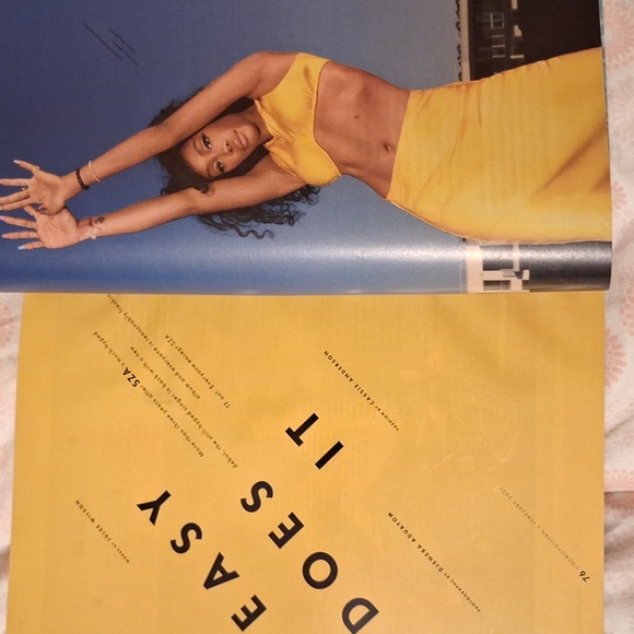 Sza Cosmopolitan 2021 Magazine - Picture 3 of 5